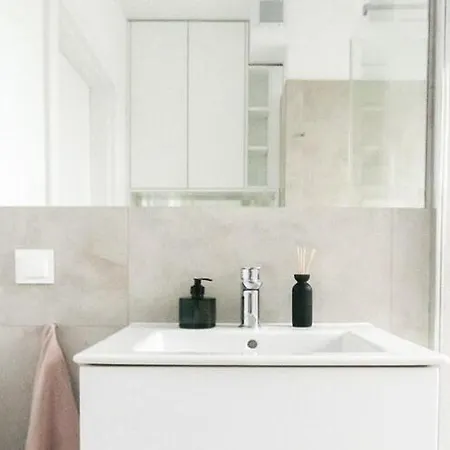 Aesthetic Couples Hideaway By The Coast *